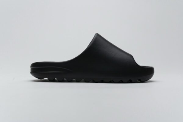 FB6348 adidas Yeezy Slide “Black” - Image 9