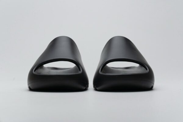 FB6348 adidas Yeezy Slide “Black” - Image 4