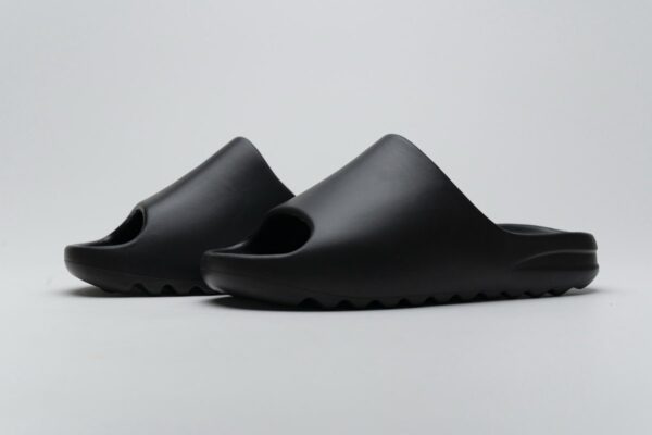 FB6348 adidas Yeezy Slide “Black” - Image 6