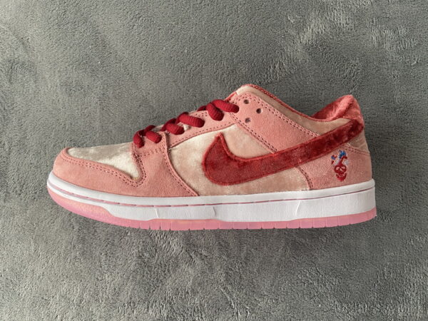 Strange Love x Nike SB Dunk Low Pro - Image 3