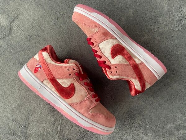 Strange Love x Nike SB Dunk Low Pro - Image 2